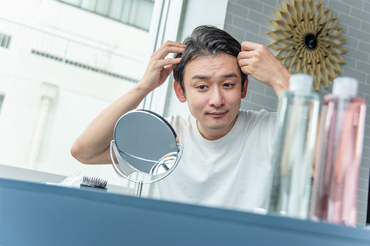 髪の生え際にニキビは何のサイン？生え際ニキビができる原因、ケア方法を紹介